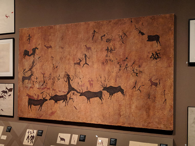 Reproducció de les pintures rupestres de la Cueva de la Vieja a l’exposició «Art Primer». Irene Garcia