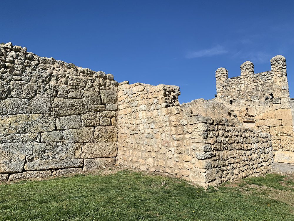 Torre 2 de la muralla (exterior medieval). Arxiu MAC